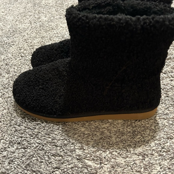 Old Navy women’s black shearling boots size 9 - Picture 6 of 7
